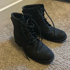 Clark’s Women’s Black Boots (Size 9)